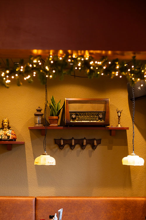 gezellig interieur van de Taverne bij De Oude Brandtoren in Reusel met warme sfeer en open keuken